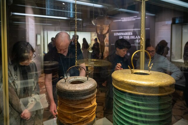 Luminaries in the Islamic East - 7