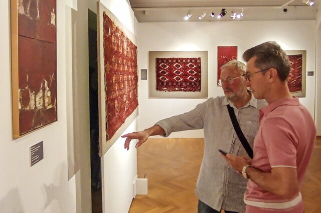 The Magic of Line and Colour. Turkmen Carpets From the Mardjani Foundation and Vladislav Velikzhanin Collections and Paintings by Valery Sakhatov - 6