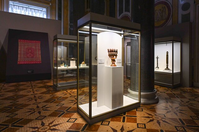 Luminaries in the Islamic East - 8