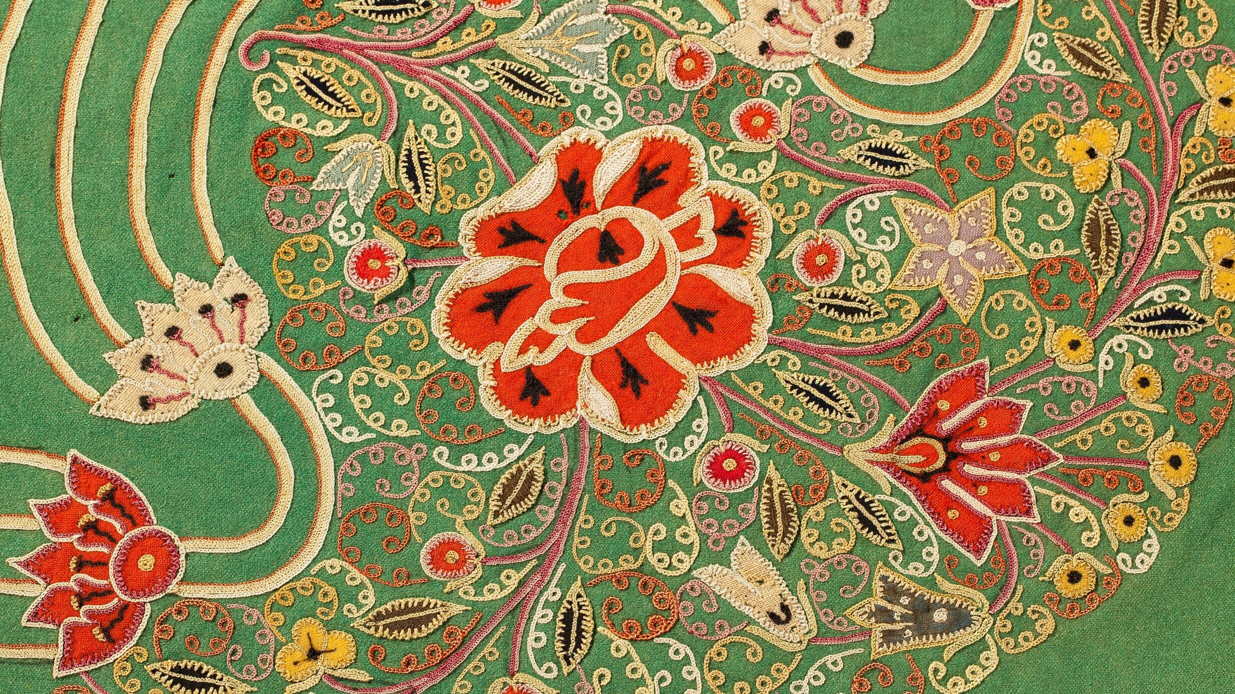 Tablecloth. Transcaucasia. Baku. Early 20th century. Collection of the Mardjani Foundation
