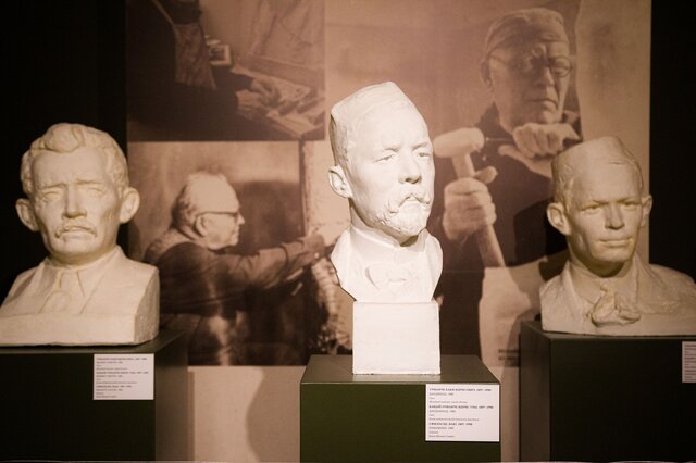 Baki Urmanche: Memories Embroidered in Colour - 9