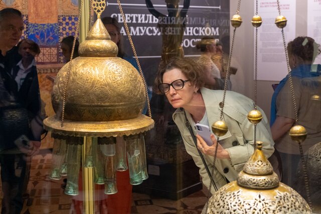 Luminaries in the Islamic East - 11