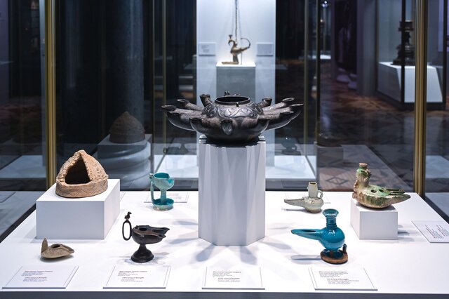 Luminaries in the Islamic East - 14